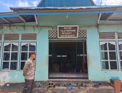 Personil Polsek Meranti Amankan Sholat Jumat, Wujud Polri Hadir di Tengah Masyarakat