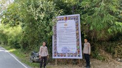 Polsek Menjalin serukan Pencegahan Karhutla dengan pemasaran banner Maklumat Kapolda Kalbar