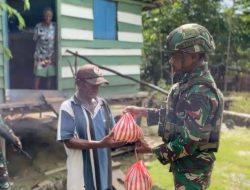 Satgas Pamtas Yonif 763/SBA Pos JOSHIRO Gelar Kegiatan Pembagian sembako kepada masyarakat kampung