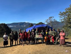 Satgas Yonif 700/WYC Pos Eromaga Gelar Anjangsana, Berbagi Bahan Makanan untuk Pengungsi Eronggobak