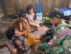 Satgas Yonif 131/Brajasakti Beri Layanan Kesehatan Door to Door di Kampung Sawiyatami