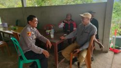 Demi Keamanan, Petugas Polsek Sengah Temila Sambangi Warga di Warung dan Berikan Himbauan