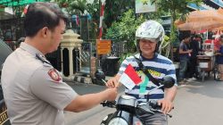 Polsek Metro Tamansari Gelar Pembagian Bendera Merah Putih dalam Rangka HUT RI ke-80