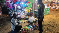 Patroli Malam Temui Warga Santai dan Sambangi Penjual Mainan di Pasar Malam