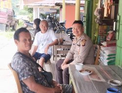 Anggota Polsubsektor Jelimpo Berdialog Bersama Warga Masyarakat Untuk Tidak Membuka Lahan Dengan Cara Membakar
