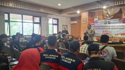 Bangun Rasa Aman di Lingkungan, Awak Satkamling Palmerah Ikuti Pelatihan Peningkatan Kemampuan oleh Polres Metro Jakarta Barat