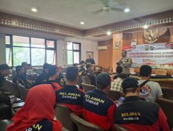 Bangun Rasa Aman di Lingkungan, Awak Satkamling Palmerah Ikuti Pelatihan Peningkatan Kemampuan oleh Polres Metro Jakarta Barat