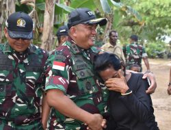 Tangis dan Haru di Kampung Kamno Sari, Warga Sambut Tim Wasev TMMD