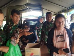 Masyarakat Antusias Membeli Beras Murah Melalui Gerakan Pangan Murah Yang di Gelar Kodim 1802 Sorong
