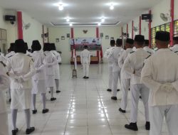 Pengukuhan Pasukan Pengibar Bendera Merah Putih Kecamatan Sengah Temila Tahun 2025 Berlangsung Khidmat