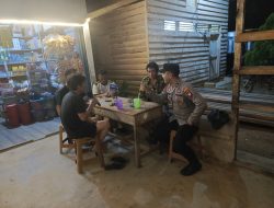 Patroli Humanis Polsek Air besar, Jaga Kamtibmas Sambil Ngopi Bareng Warga