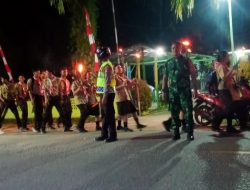Personil Polsek Mempawah Hulu berikan Pengamanan dan Pengawalan Kegiatan Pawai Obor