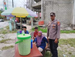 Sapa Warga di Warung Hingga Pedagang Kecil, Polsek Mandor Gelar Patroli Siang
