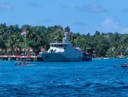 KRI Matabongsang-873 Dukung Upacara HUT Ke-80 Kemerdekaan RI di Pulau Mbromsi