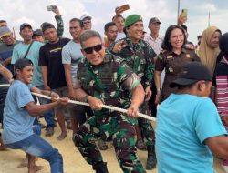 Moment Dansatgas PKH Pimpin Upacara HUT Ke-80 RI dan Ikut Tarik Tambang