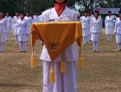 Syella, Siswi SMAN 1 Pagak, Jadi Pembawa Baki Sang Saka Merah Putih di Upacara HUT ke-80 RI Kecamatan Pagak