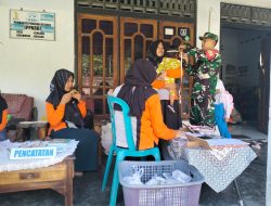Posyandu Di Desa Kemloko, Koptu Sunarto Babinsa Koramil Nglegok Dampingi Percepatan Penurunan Stunting