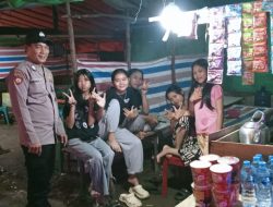 Patroli Malam, Polisi Sambangi Pedagang dan Pengunjung Pasar Malam