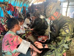 Satgas Yonif 700/WYC Jadi Penolong di Tengah Pengungsian, Warga Eronggobak Dapat Sentuhan Kesehatan