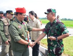 Danrem 132/Tadulako Dampingi Kepala BNPB Tinjau Daerah Terdampak Gempa di Poso
