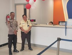 Petugas Piket Polsek Sengah Temila Laksanakan Patroli Siang, Sapa Warga dan Sambangi Satpam Bank
