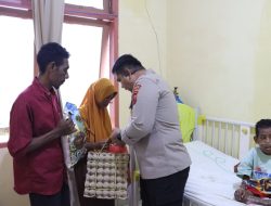 Peduli Kemanusiaan, Kapolres SBT Jenguk dan Salurkan Bantuan Bagi Anak Penderita Kusta dan Gizi Buruk di RSUD Bula