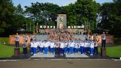 Danyonif 2 Marinir Beserta Seluruh Perwira Berikan Hadiah kepada Pemenang Lomba dalam Rangka HUT Batalyon Infanteri 2 Marinir