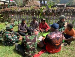 Satgas Yonif 521/DY Laksanakan Komsos di Kampung Bolakme
