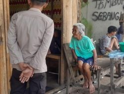 Polisi Sambangi Warga, Jalin Keakraban di Tengah Terik Matahari