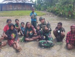 Satgas Yonif 700/WYC Hadir di Tengah Warga Sinak: Komsos & Pelayanan Kesehatan Gratis di Honai Mama Yendimira