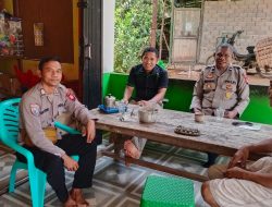 Bercengkrama Bersama Masyarakat Sambil Berpatroli Dialogis Oleh Personil Polsubsektor Jelimpo Polsek Ngabang