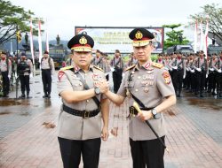 Terima Pataka “Salawaku Emarina” , Irjen Dadang Hartanto Siap Lanjutkan Kepemimpinan Polda Maluku, Tekankan Sinergi dan Profesionalisme