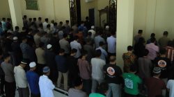 Sholat Ghaib untuk Almarhum Affan Kurniawan, Ratusan Ojol dan Polres Gresik Bersatu dalam Duka