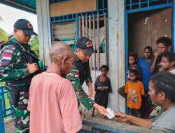 Pos Fayit Satgas Yonif 123/Rajawali Laksanakan Pelayanan Kesehatan Door to Door Untuk Warga Kampung Basim