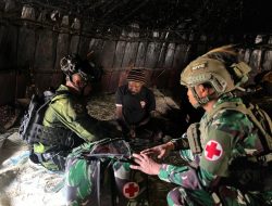Prajurit Satgas 700/WYC Titik Kuat Gome Hadirkan Sehat di Pelukan Honai
