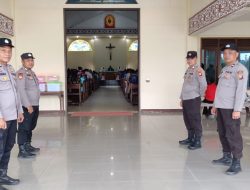 4 Anggota Polsek Menyuke Berikan Pengamanan Terbaik Ibadah Misa