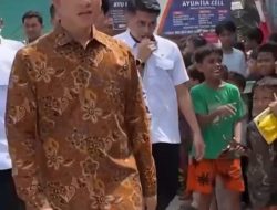 Usai Laksanakan Shalat Jum’at Wapres Gibran Rakabuming Menyapa dan Berdialog dengan Maayarakat Sekitar