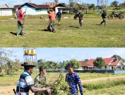 Menyongsong HUT RI Ke-80, Satgas TMMD Bersama Warga Gotong Royong Bersihkan Lapangan Bola