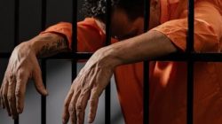 Pelarian Pelaku Pembunuhan Mahasiswi di Bandung Berakhir, Polisi Tangkap Pelaku sedang duduk santai di Baruga 