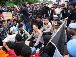 Kapolda Maluku Duduk bersama Massa Aksi, Tegaskan Komitmen Kawal Aspirasi Mahasiswa