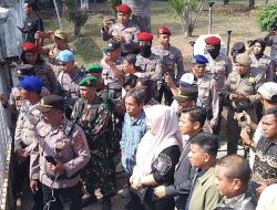 Ketua dan Anggota DPRD Bima Tanggapi Tuntutan Demonstran LMND