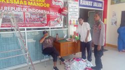Dengan Mobil Dinas, Polsek Mandor Sisir Lokasi Rawan dan Sentuh Hati Warga