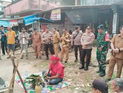 Kapolsek Menjalin Hadiri Ritual pemasangan “Pamabakng” Tradisi Suku Dayak Kanayatn