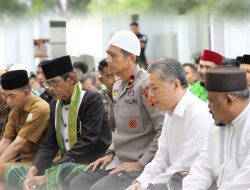 Kapolda Aceh bersama Ust. H. Zul Arafah dan Sahabat Ojek Online Menggelar Salat Gaib, Zikir, Serta Doa Bersama di Masjid Raya Baiturrahman, Banda Aceh