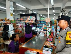 Patroli Siang Hari Polsek Ngabang Untuk Menciptakan Situasi Aman dan Kondusif
