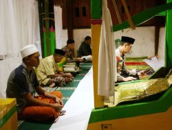 Kapolda Maluku Sholat Subuh Berjamaah Dengan Masyarakat di Masjid Tua Wapauwe, Tekankan Pentingnya Merawat Warisan Sejarah dan Iman