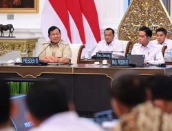 Presiden Prabowo Didampingi Wapres Gibrandan Sejumlah Menteri Kabinet Merah Putih Pimpin Rapat Terbatas
