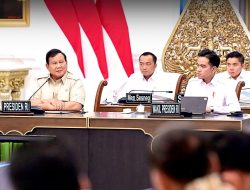 Wapres Gibran Rakabuming Mendampingi Presiden Prabowo Subianto Memimpin Rapat Terbatas dengan Sejumlah Menteri Kabinet Merah Putih