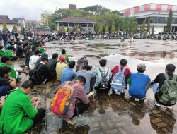 Kapolda Maluku Sholat Subuh Berjamaah Dengan Masyarakat di Masjid Tua Wapauwe, Tekankan Pentingnya Merawat Warisan Sejarah dan Iman