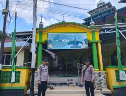 Piket Regu III Polsek Menyuke Berikan Pengamanan Terbaik Saat Warga Laksanakan Sholat Jum’at